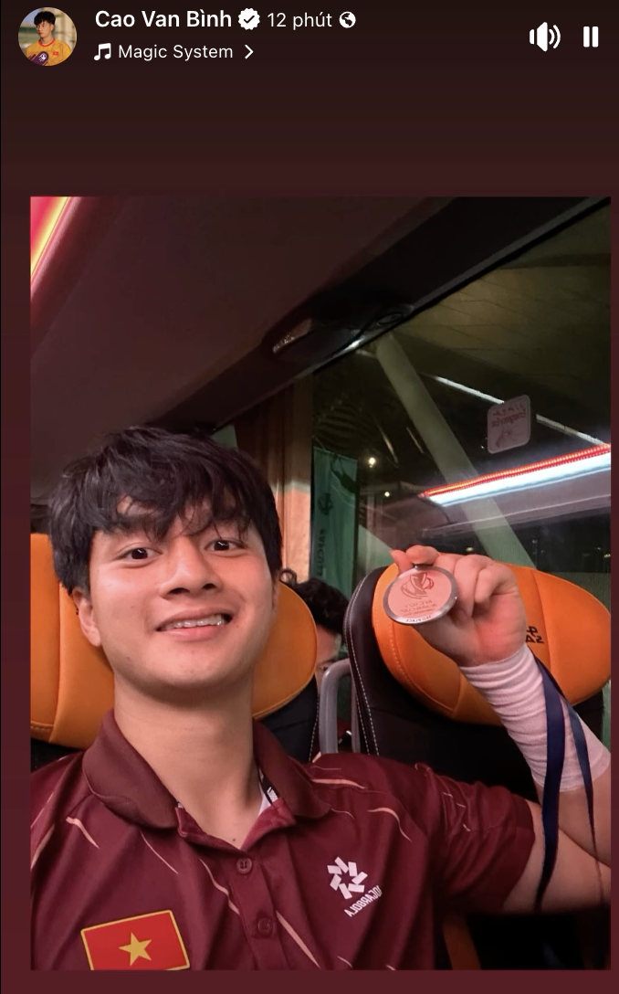 Thủ môn hotboy mới nổi Cao Văn Bình chỉ đăng đúng một sticker, cả đội U23 Việt Nam vào nói "cảm ơn", vì sao thế?- Ảnh 4.
