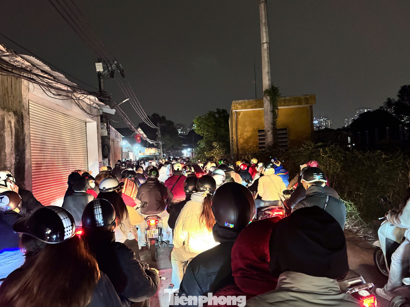 Biển người ghi lại khoảnh khắc Mỹ Đình bừng sáng trong đêm- Ảnh 27.