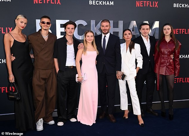 Cô út Harper Beckham lộ diện, có động thái nghi "quay lưng" với anh cả Brooklyn giữa cuộc chiến gia tộc - Ảnh 4. Cô út Harper Beckham lộ diện, có động thái nghi "quay lưng" với anh cả Brooklyn giữa cuộc chiến gia tộc - Ảnh 4.