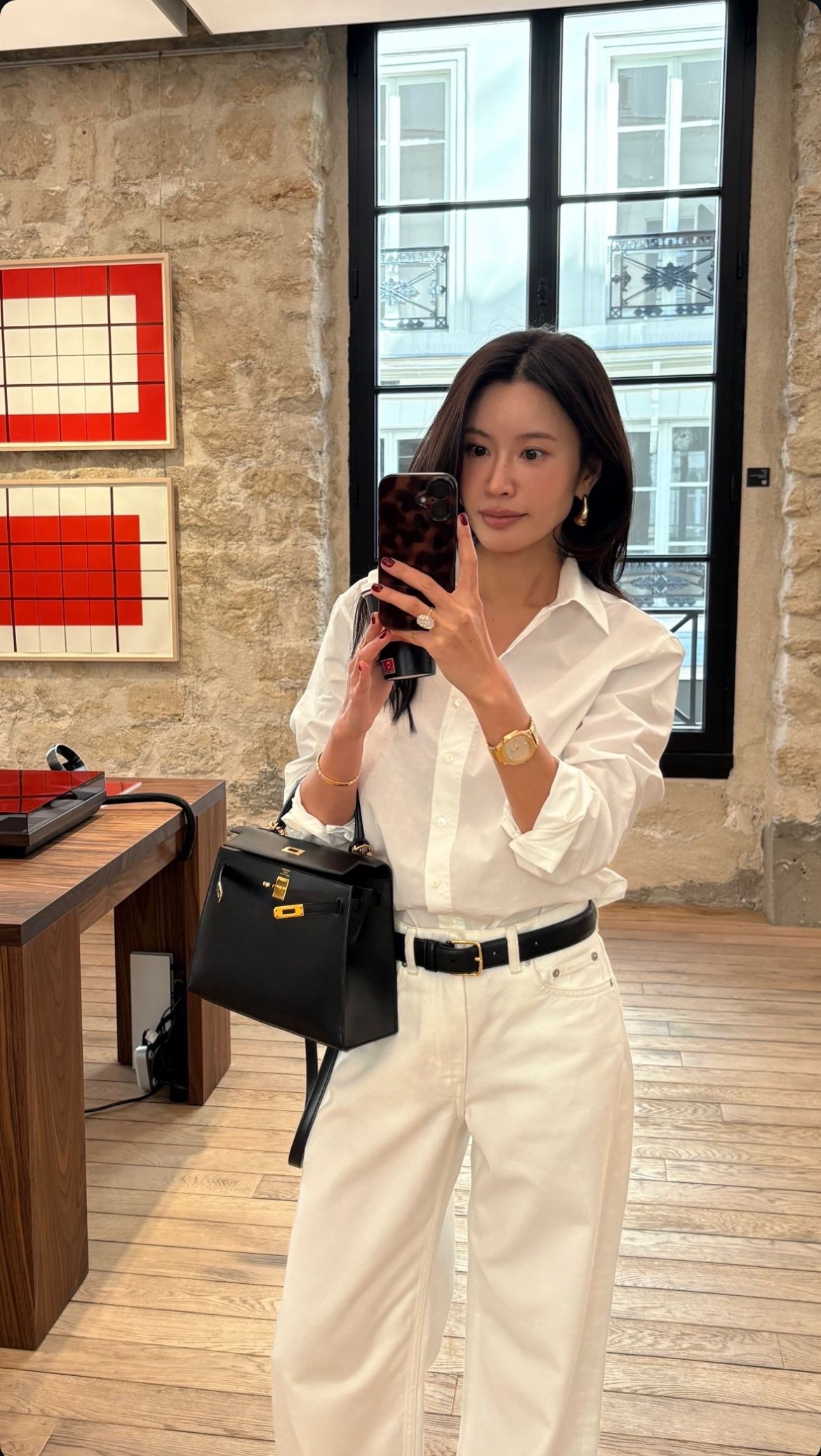 Kế toán trưởng ngân hàng 30 tuổi mua túi xách 40 triệu như mua bó rau ngoài chợ: "Đó là lý do tôi độc thân"- Ảnh 3.