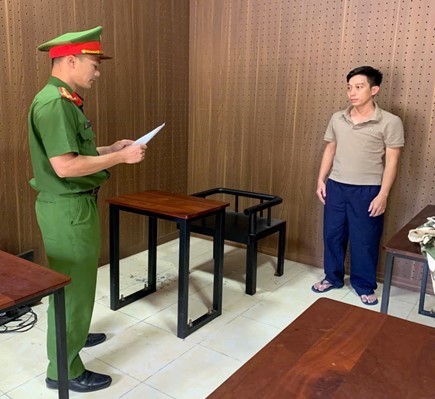 Bắt tạm giam đối tượng chiếm đoạt 2,8 tỉ đồng- Ảnh 1. Bắt tạm giam đối tượng chiếm đoạt 2,8 tỉ đồng- Ảnh 1.