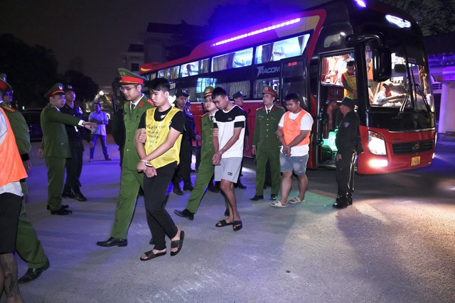 Đồng loạt khám xét, bắt 205 đối tượng trong chuyên án đặc biệt lớn, lừa hàng trăm tỷ đồng của người Việt- Ảnh 1. Đồng loạt khám xét, bắt 205 đối tượng trong chuyên án đặc biệt lớn, lừa hàng trăm tỷ đồng của người Việt- Ảnh 1.