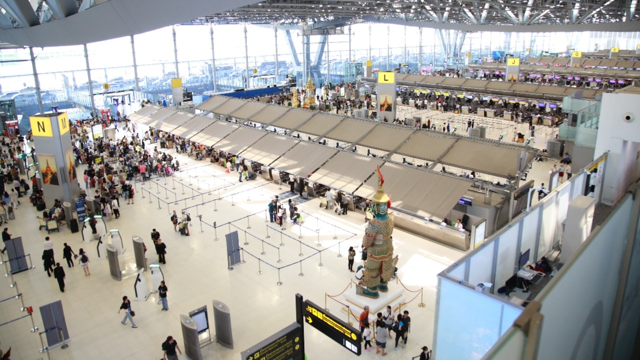 Thái Lan siết chặt giám sát, lập điểm sàng lọc khẩn cấp tại sân bay Suvarnabhumi trước nguy cơ bùng phát dịch bệnh mới- Ảnh 1. Thái Lan siết chặt giám sát, lập điểm sàng lọc khẩn cấp tại sân bay Suvarnabhumi trước nguy cơ bùng phát dịch bệnh mới- Ảnh 1.