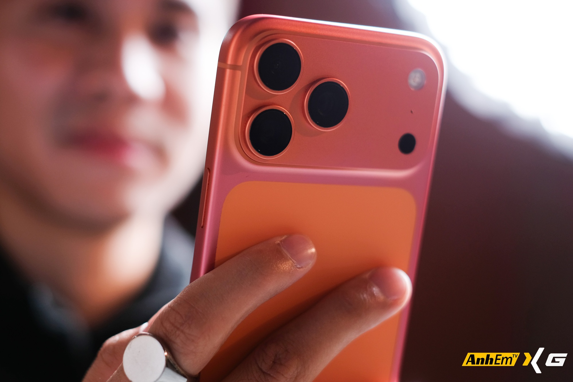 Tưởng chỉ là "đồn trên mạng", iPhone 17 Pro Max "đổi màu" từ Cam sang Hồng nay đã xuất hiện tại Việt Nam- Ảnh 3.