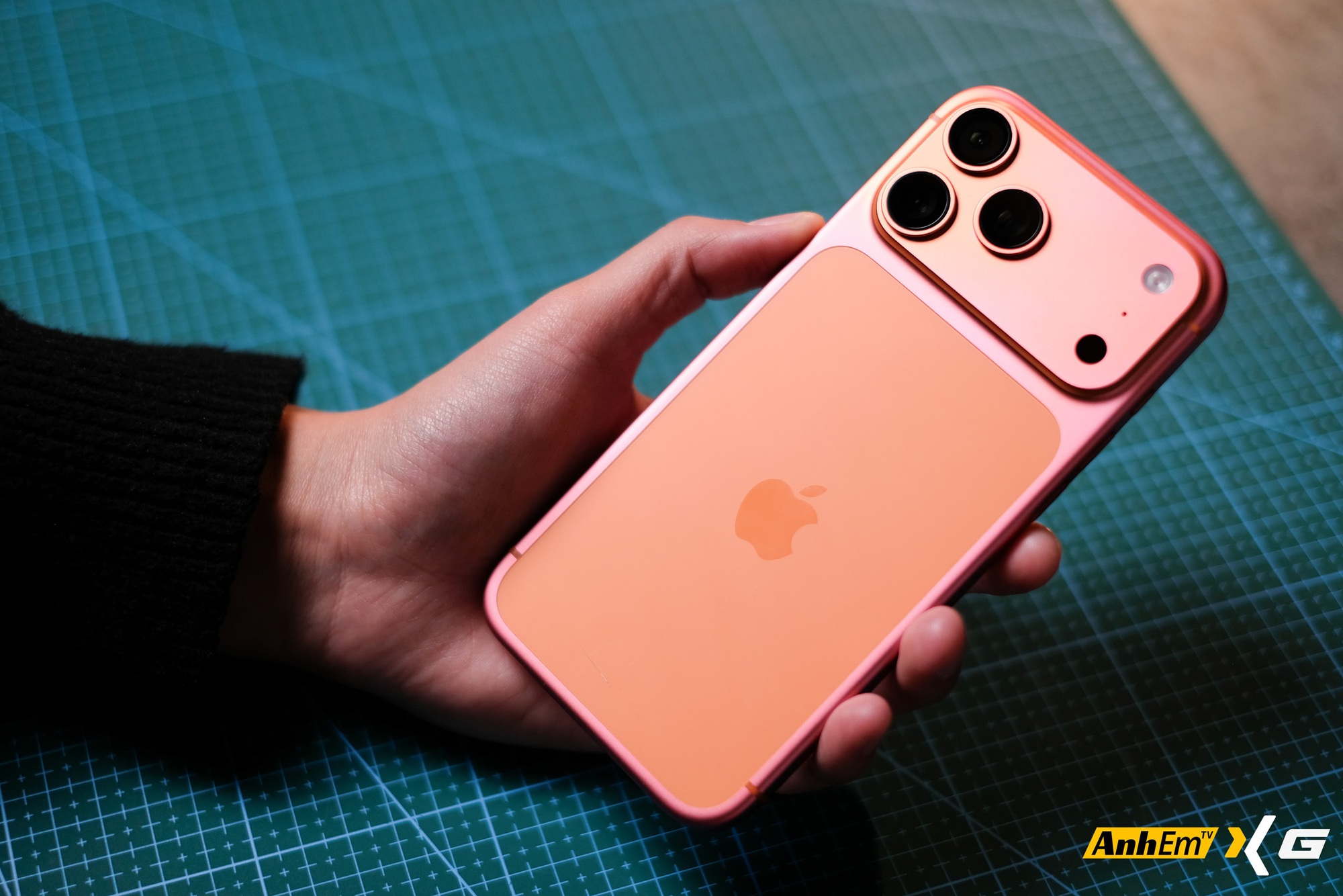 Tưởng chỉ là "đồn trên mạng", iPhone 17 Pro Max "đổi màu" từ Cam sang Hồng nay đã xuất hiện tại Việt Nam- Ảnh 2.