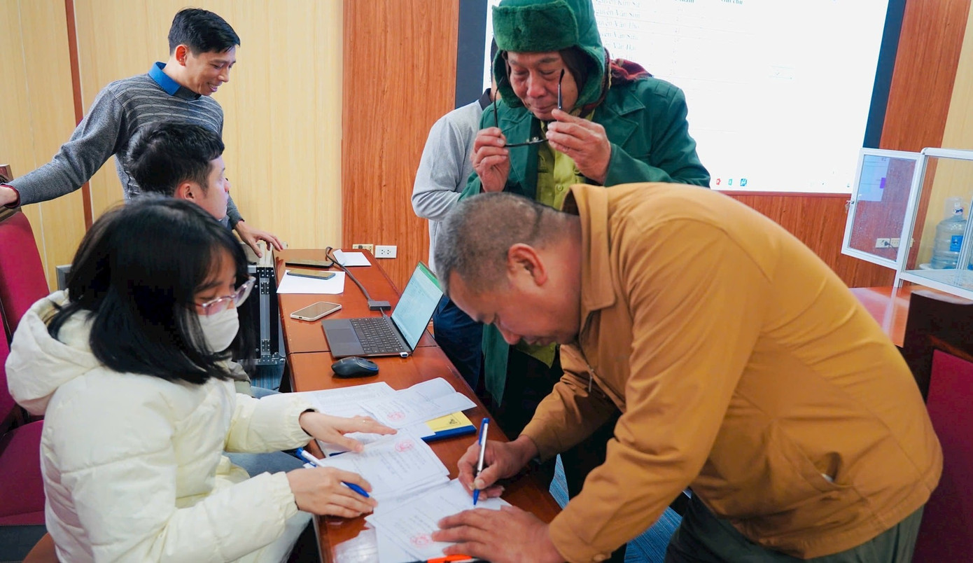 Hà Nội: Giao đất dịch vụ cho hơn 80 hộ dân sau nhiều năm bị 'treo'- Ảnh 1.