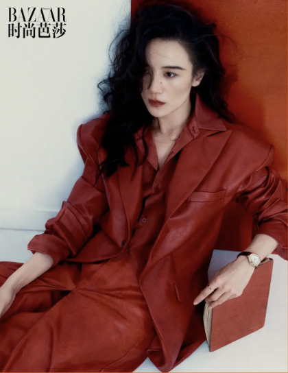 Đừng mải mê "hack tuổi", cứ nhìn Cao Viên Viên, Tống Giai và Trần Nghiên Hy mà xem: Phụ nữ ngoài 40 đẹp nhất là khi được "sống thật" trong bộ đồ mình mặc- Ảnh 1.