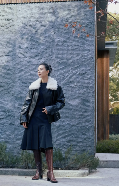 Đừng mải mê "hack tuổi", cứ nhìn Cao Viên Viên, Tống Giai và Trần Nghiên Hy mà xem: Phụ nữ ngoài 40 đẹp nhất là khi được "sống thật" trong bộ đồ mình mặc- Ảnh 6.