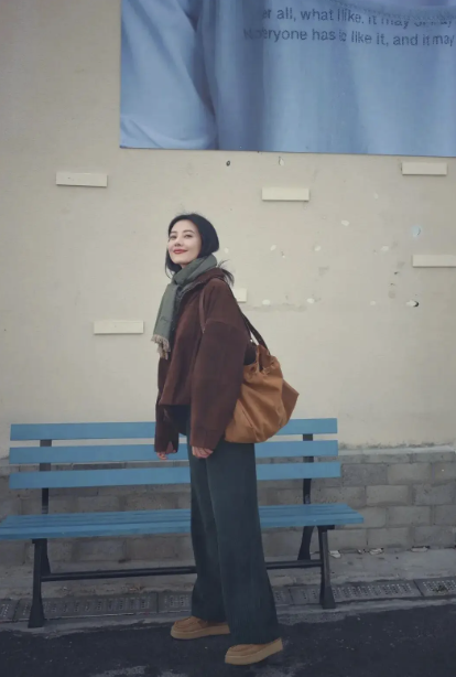 Đừng mải mê "hack tuổi", cứ nhìn Cao Viên Viên, Tống Giai và Trần Nghiên Hy mà xem: Phụ nữ ngoài 40 đẹp nhất là khi được "sống thật" trong bộ đồ mình mặc- Ảnh 12.