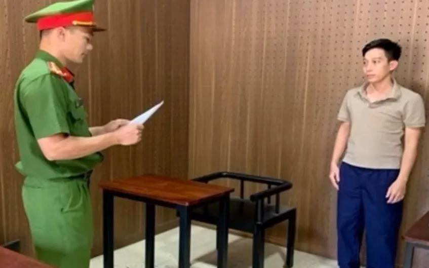 Thua lỗ tiền ảo, nhân viên ngân hàng lừa khách hàng chiếm đoạt 2,8 tỷ đồng - Ảnh 1.