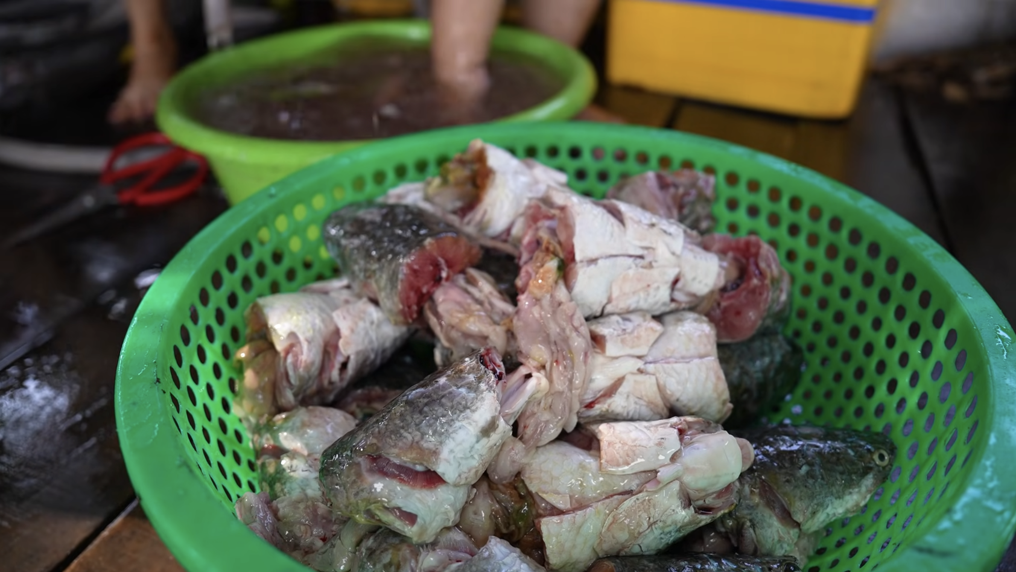 Mất ngủ đợi chờ quán bún có miếng cá sạch bong không còn giọt máu, giá 100k vẫn thấy xứng đáng- Ảnh 6.