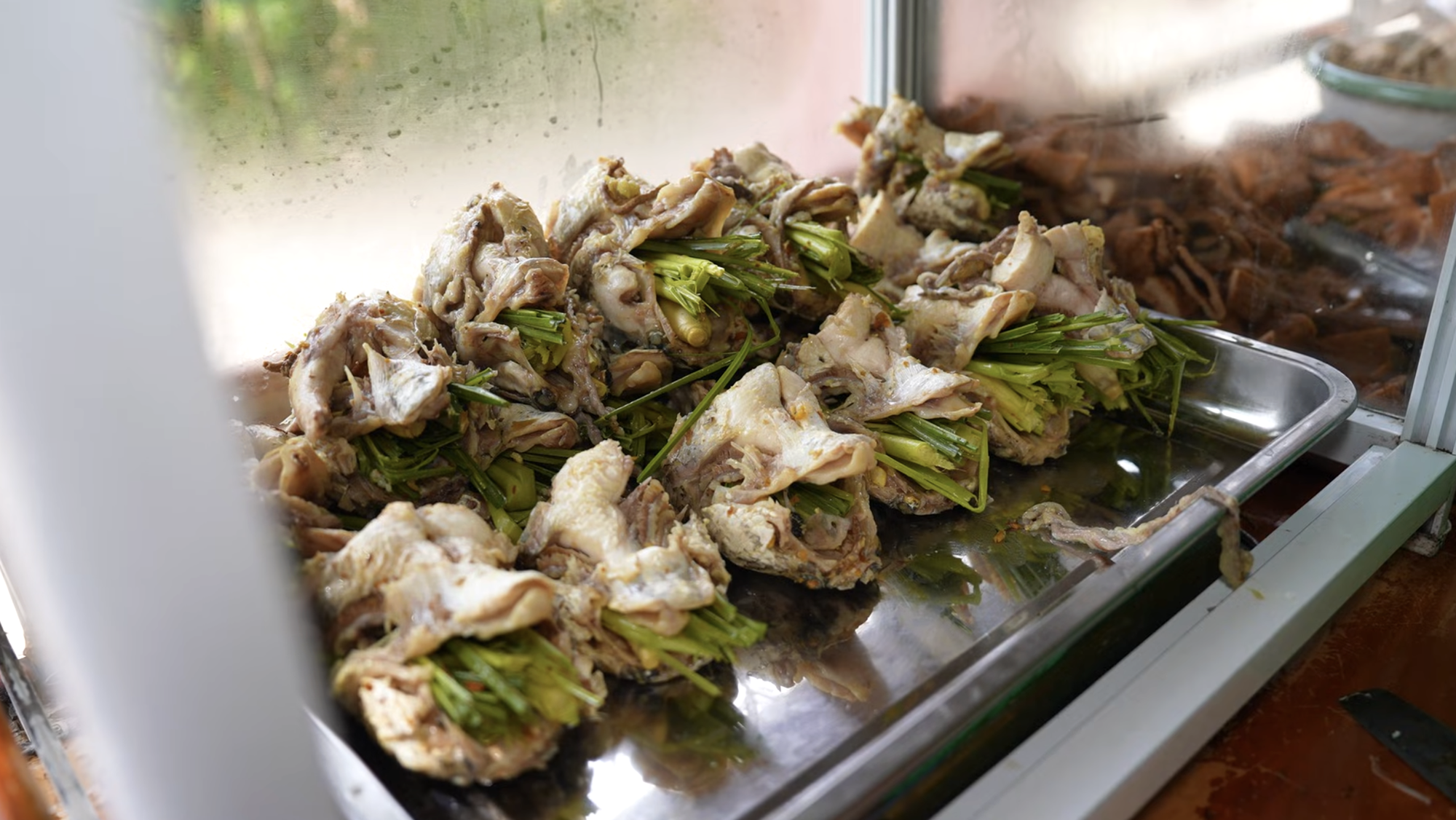 Mất ngủ đợi chờ quán bún có miếng cá sạch bong không còn giọt máu, giá 100k vẫn thấy xứng đáng- Ảnh 11.