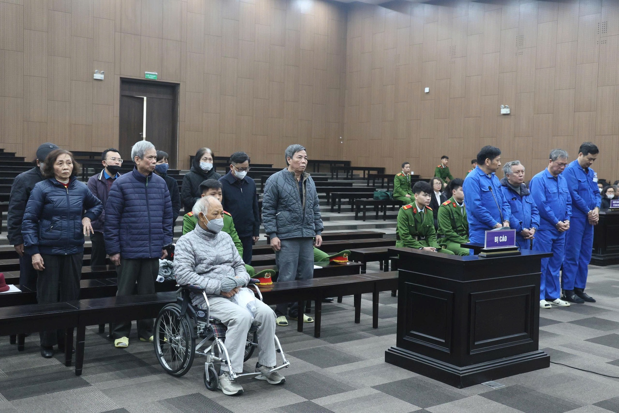 Cựu tổng giám đốc VICEM: Nhận quà Tết hơn 100 triệu đồng nhưng "không bất ngờ" - Ảnh 1.