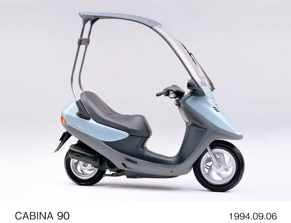 Honda Cabina: siêu phẩm xe tay ga có mái che và gạt nước thập niên 90 thách thức mọi giới hạn vật lý - Ảnh 1.