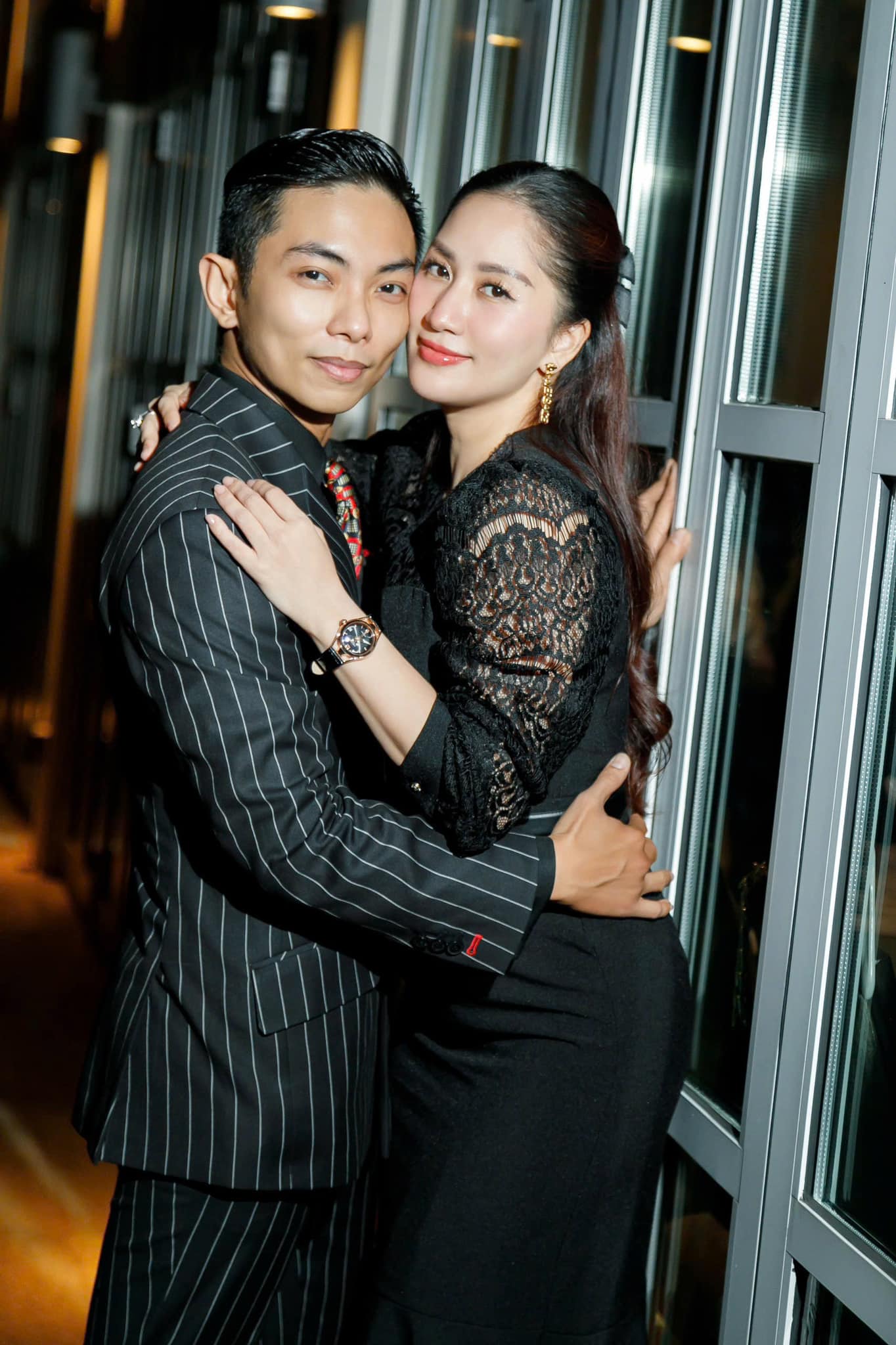 Nam nghệ sĩ nổi tiếng nói về hôn nhân với vợ viện trưởng hơn 11 tuổi: “Yêu là khi mệt vẫn ở lại”- Ảnh 1.