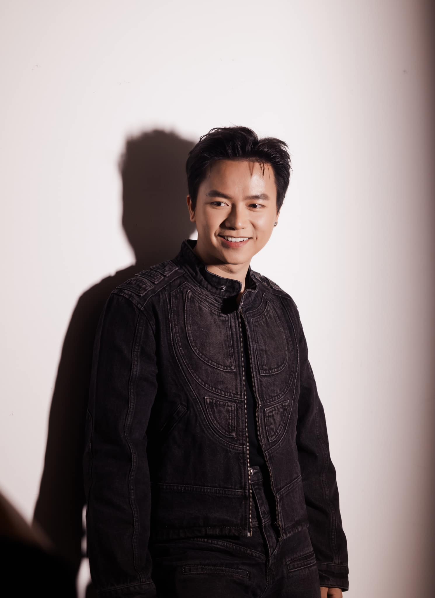 Nhạc sĩ đắt show nhất Việt Nam: Cháy vé fanmeeting tính bằng phút, được Giám đốc Sở VH-TT-DL khen thưởng- Ảnh 6. Nhạc sĩ đắt show nhất Việt Nam: Cháy vé fanmeeting tính bằng phút, được Giám đốc Sở VH-TT-DL khen thưởng- Ảnh 6.