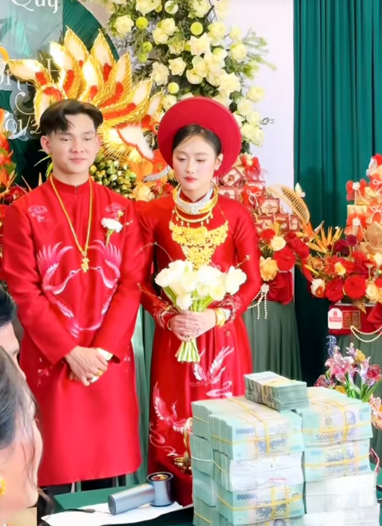 Cô dâu Tây Ninh lấy chồng Campuchia: Hoa cưới 300 triệu, bố chồng cho 1 tỷ tiền váy áo nhưng giá trị nhất là câu "chốt hạ"- Ảnh 11.