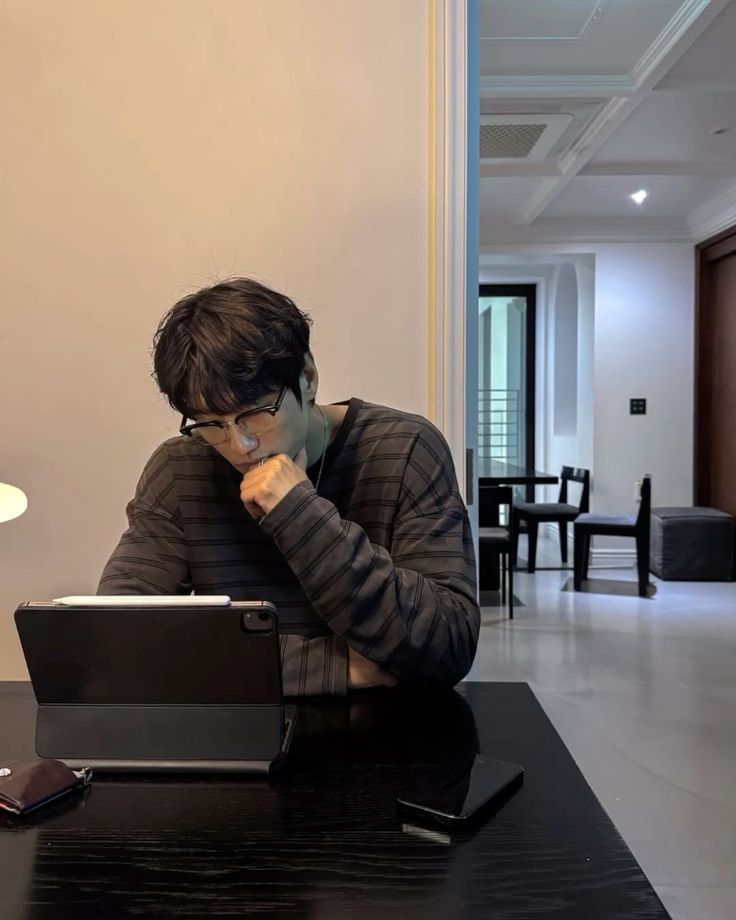 Bị đuổi việc, dùng AI gửi CV 800 LẦN trong 1 tháng và cái kết ngoài mong đợi- Ảnh 2.