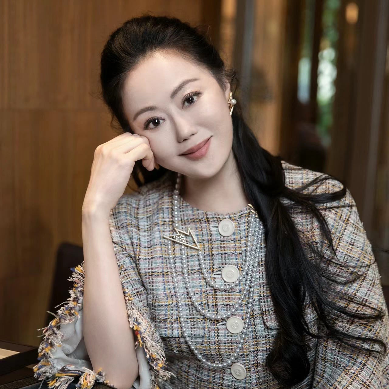 Đệ nhất "hồng nhan họa thủy": Nhan sắc khiến 2 tỷ phú tán gia bại sản, làn da tuổi 62 cả thiên hạ phát ghen - Ảnh 2. Đệ nhất "hồng nhan họa thủy": Nhan sắc khiến 2 tỷ phú tán gia bại sản, làn da tuổi 62 cả thiên hạ phát ghen - Ảnh 2.