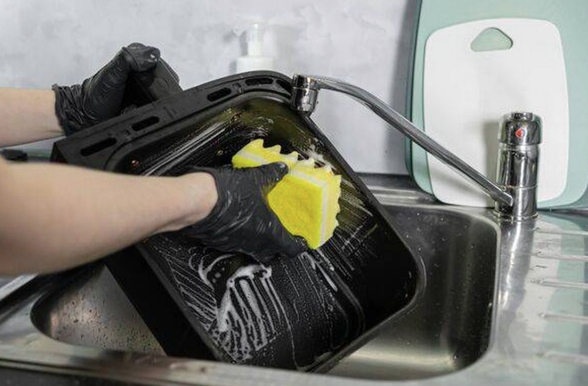 Bất cứ ai sở hữu nồi chiên không dầu được khuyến cáo kiểm tra ngay điều này- Ảnh 1.