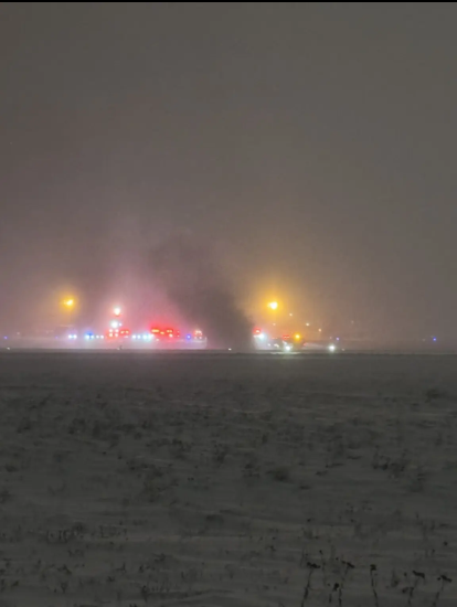 Kinh hoàng: Máy bay tư nhân rơi khi cất cánh giữa bão tuyết đóng băng tại Mỹ- Ảnh 3. Kinh hoàng: Máy bay tư nhân rơi khi cất cánh giữa bão tuyết đóng băng tại Mỹ- Ảnh 3.