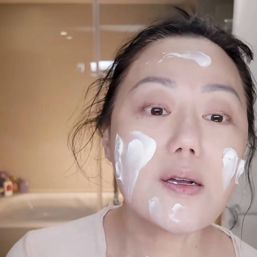 Đệ nhất "hồng nhan họa thủy": Nhan sắc khiến 2 tỷ phú tán gia bại sản, làn da tuổi 62 cả thiên hạ phát ghen - Ảnh 6. Đệ nhất "hồng nhan họa thủy": Nhan sắc khiến 2 tỷ phú tán gia bại sản, làn da tuổi 62 cả thiên hạ phát ghen - Ảnh 6.