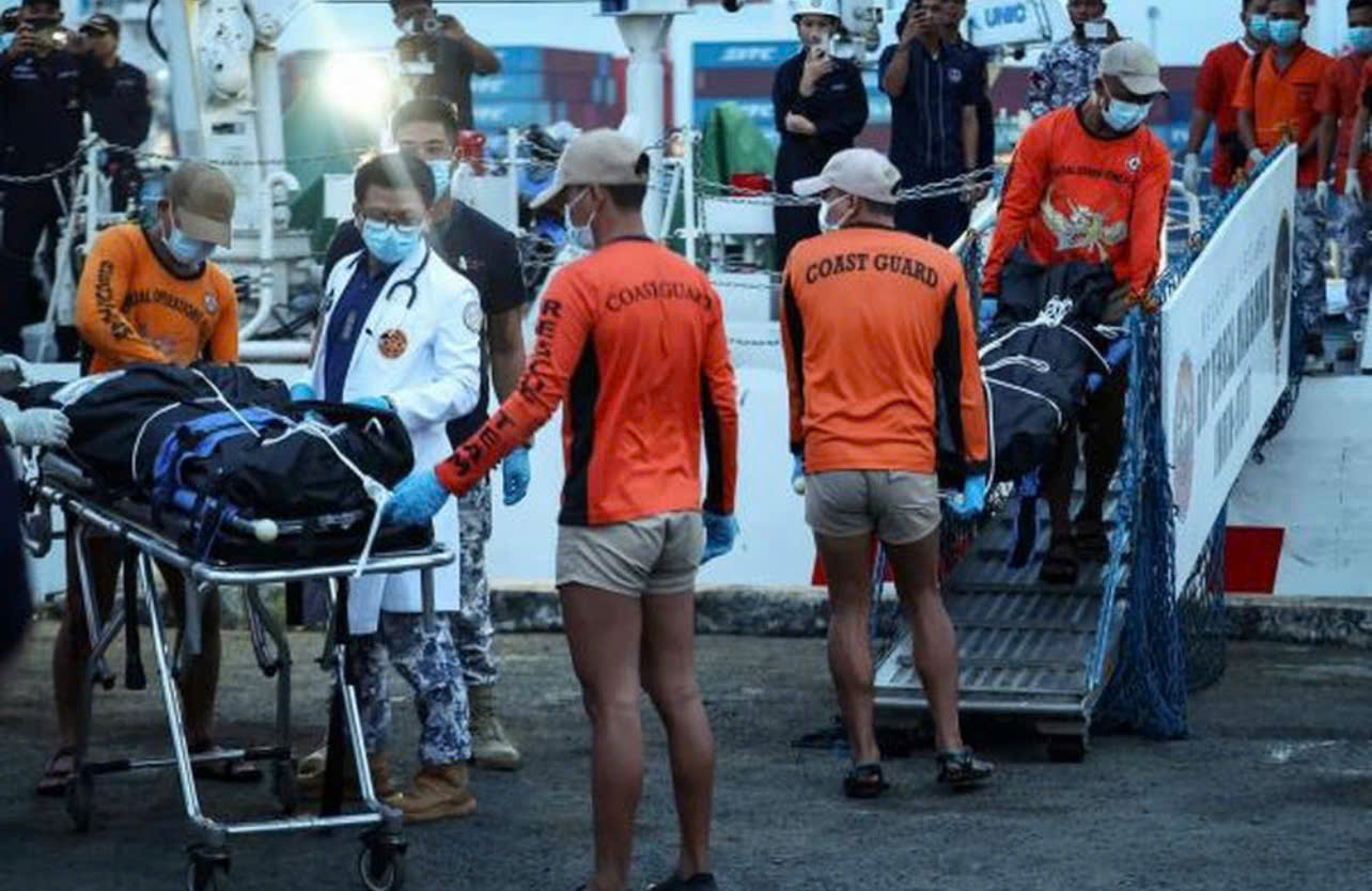 Thảm kịch chìm phà chở ít nhất 350 người ngoài khơi, nhiều người thiệt mạng và hàng chục người vẫn còn mất tích- Ảnh 2.