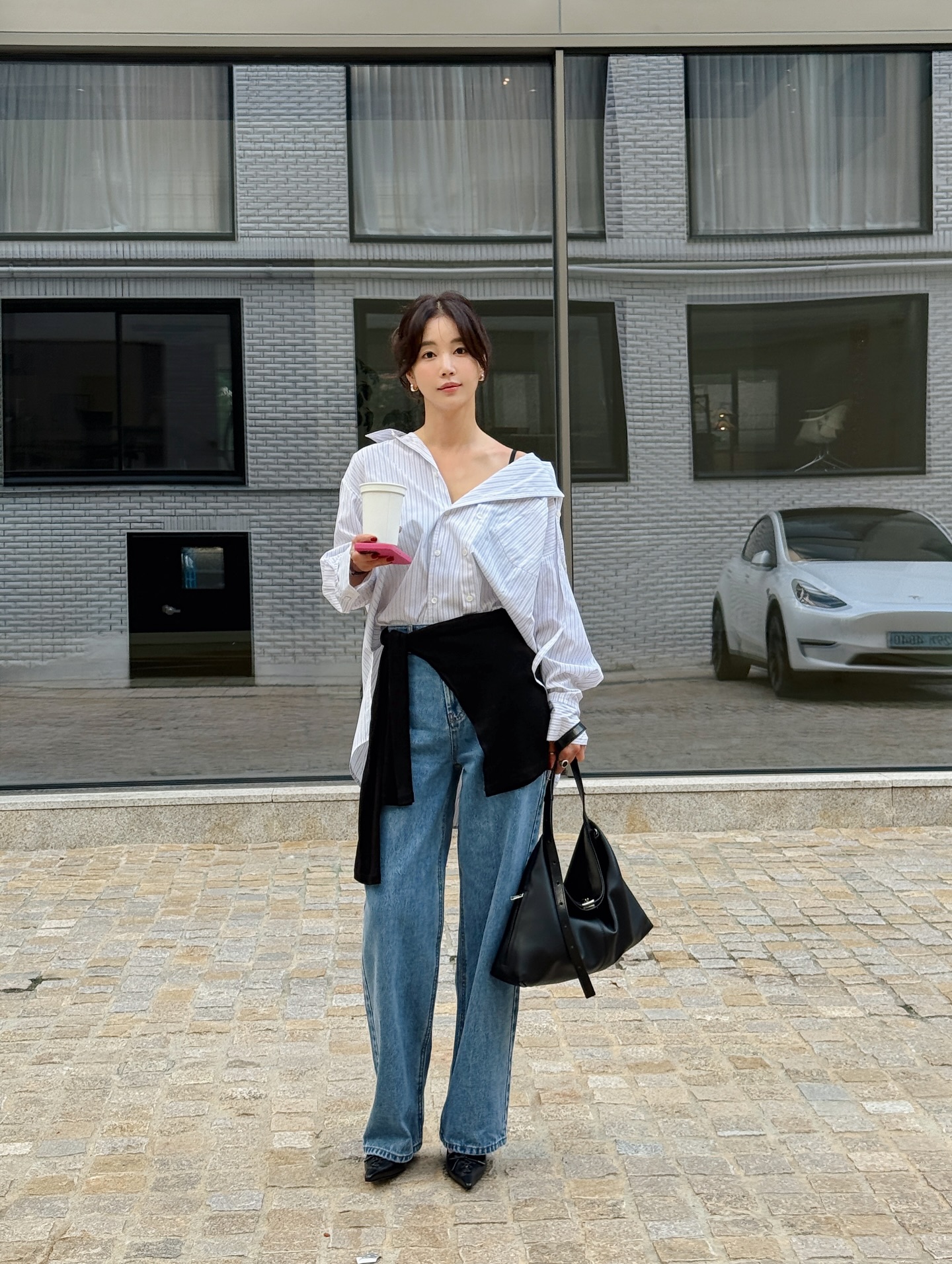 Style của phụ nữ ngoài 40 sẽ trẻ ra 5 tuổi nhờ 4 mẫu áo dài tay- Ảnh 8. Style của phụ nữ ngoài 40 sẽ trẻ ra 5 tuổi nhờ 4 mẫu áo dài tay- Ảnh 8.