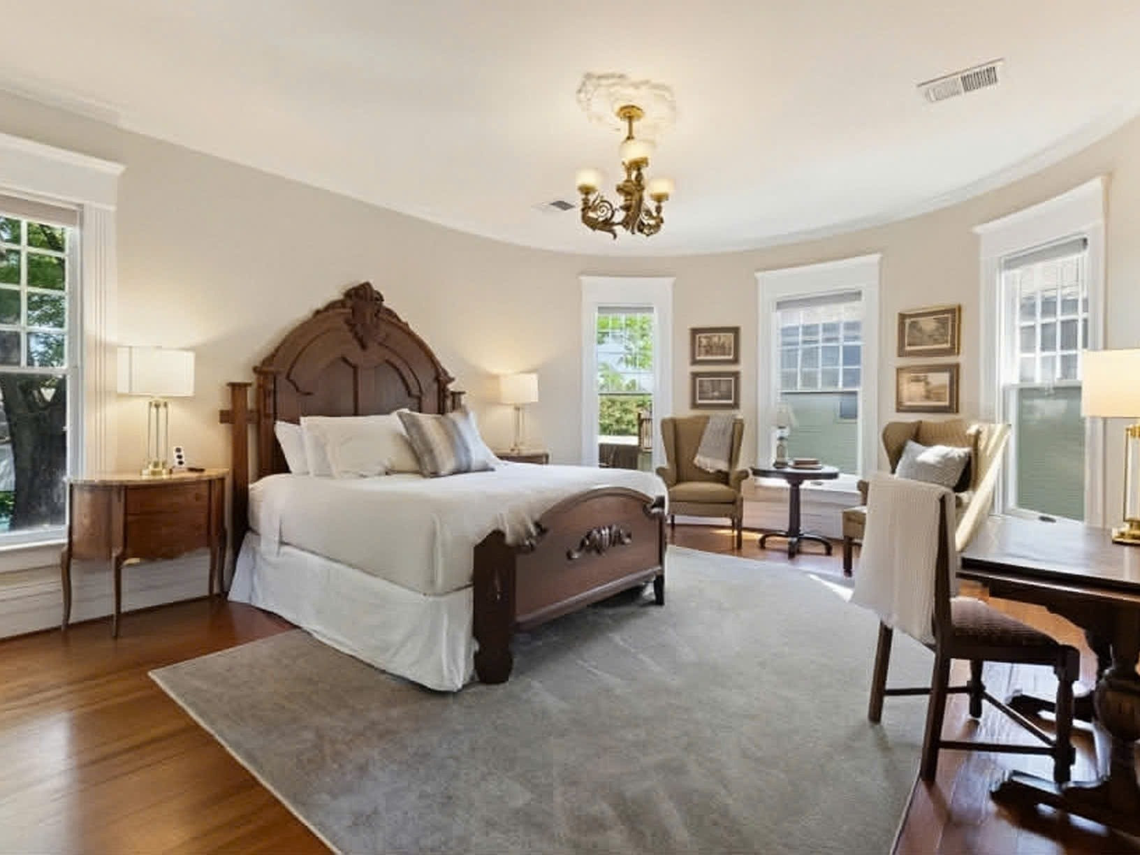 Hoa hậu Việt vừa mua biệt thự hơn 36 tỷ: Khuôn viên lên đến 7.600m2, cận cảnh nội thất bên trong mới gây choáng- Ảnh 11.