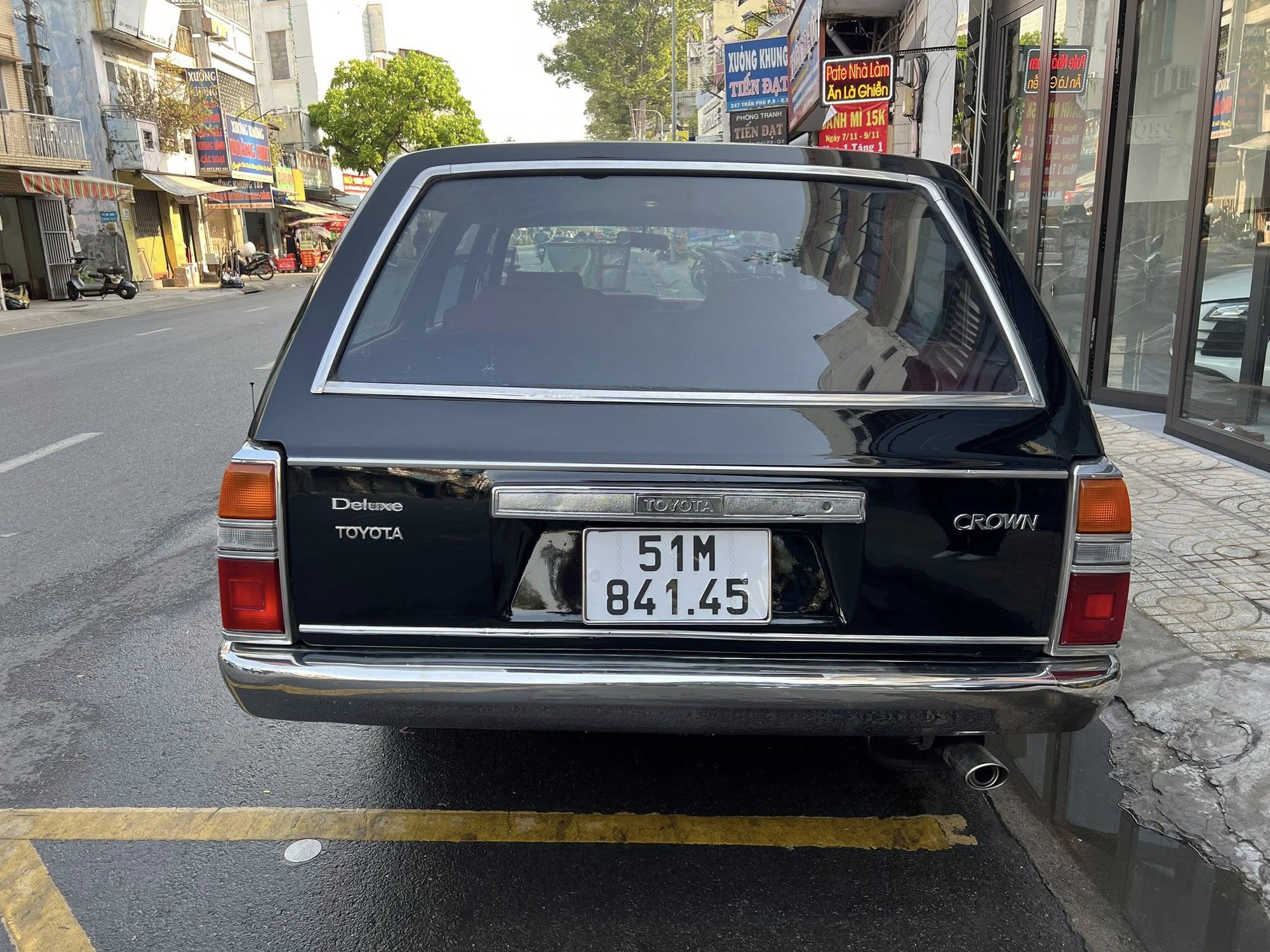 Ông Đặng Lê Nguyên Vũ đem Toyota Crown Wagon hàng hiếm lên phố: Vỏ 40 năm vẫn bóng loáng nhưng màu nội thất mới đặc biệt gây chú ý- Ảnh 3.