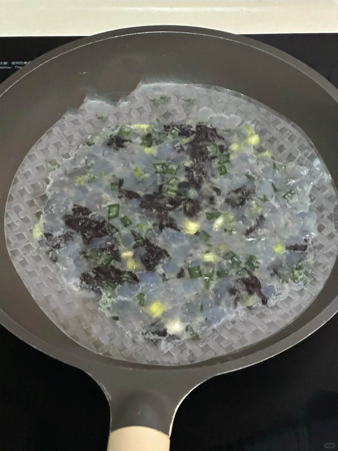 Đừng chỉ dùng cuốn nem, mang bánh tráng Việt làm theo cách này đảm bảo cả nhà tranh nhau gắp vì quá ngon- Ảnh 6.