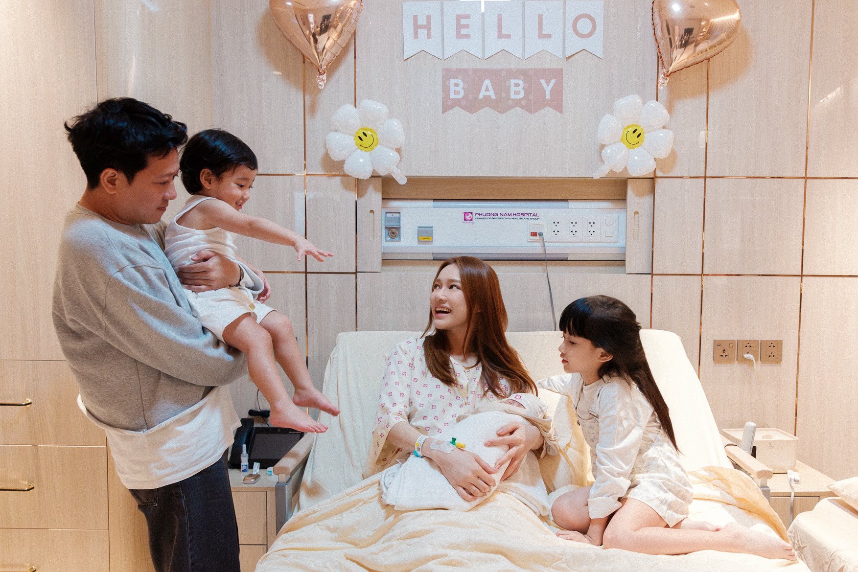 Visual Nhã Phương cam thường vẫn sáng bừng ngay khi vừa sinh con thứ 3, "Song Hye Kyo Việt Nam" hóa ra rất chăm dùng 2 "vũ khí bí mật" để trẻ bất chấp- Ảnh 3.