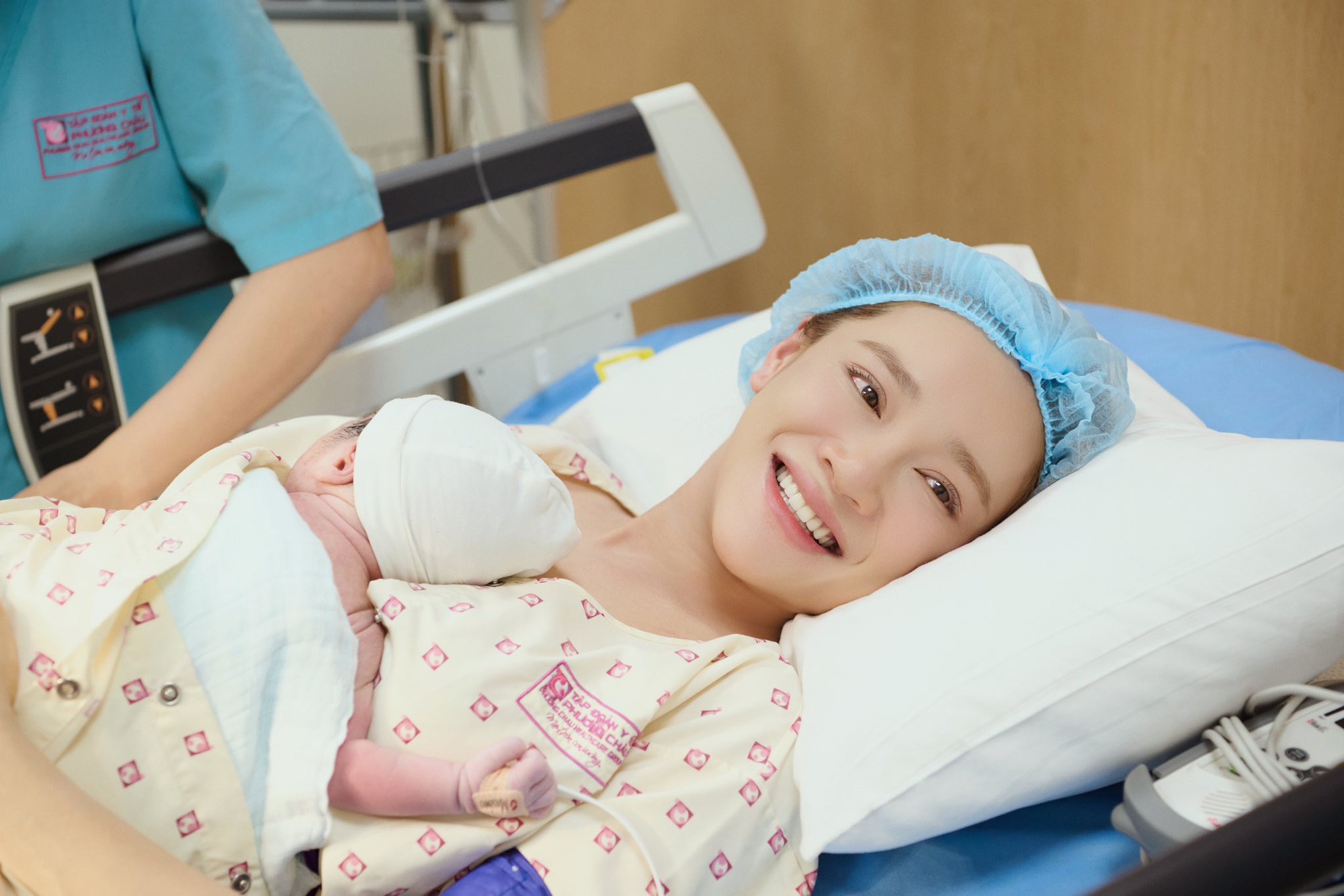 Visual Nhã Phương cam thường vẫn sáng bừng ngay khi vừa sinh con thứ 3, "Song Hye Kyo Việt Nam" hóa ra rất chăm dùng 2 "vũ khí bí mật" để trẻ bất chấp- Ảnh 4.