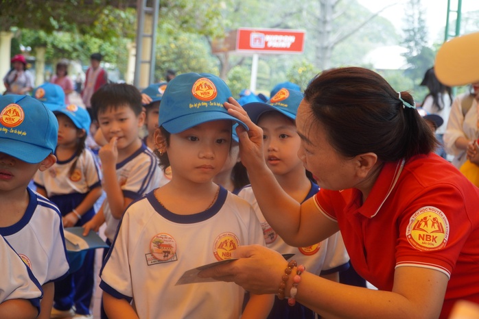 Chỉ đạo quan trọng của Sở GD-ĐT TPHCM liên quan chương trình và bộ sách giáo khoa thống nhất    - Ảnh 1.