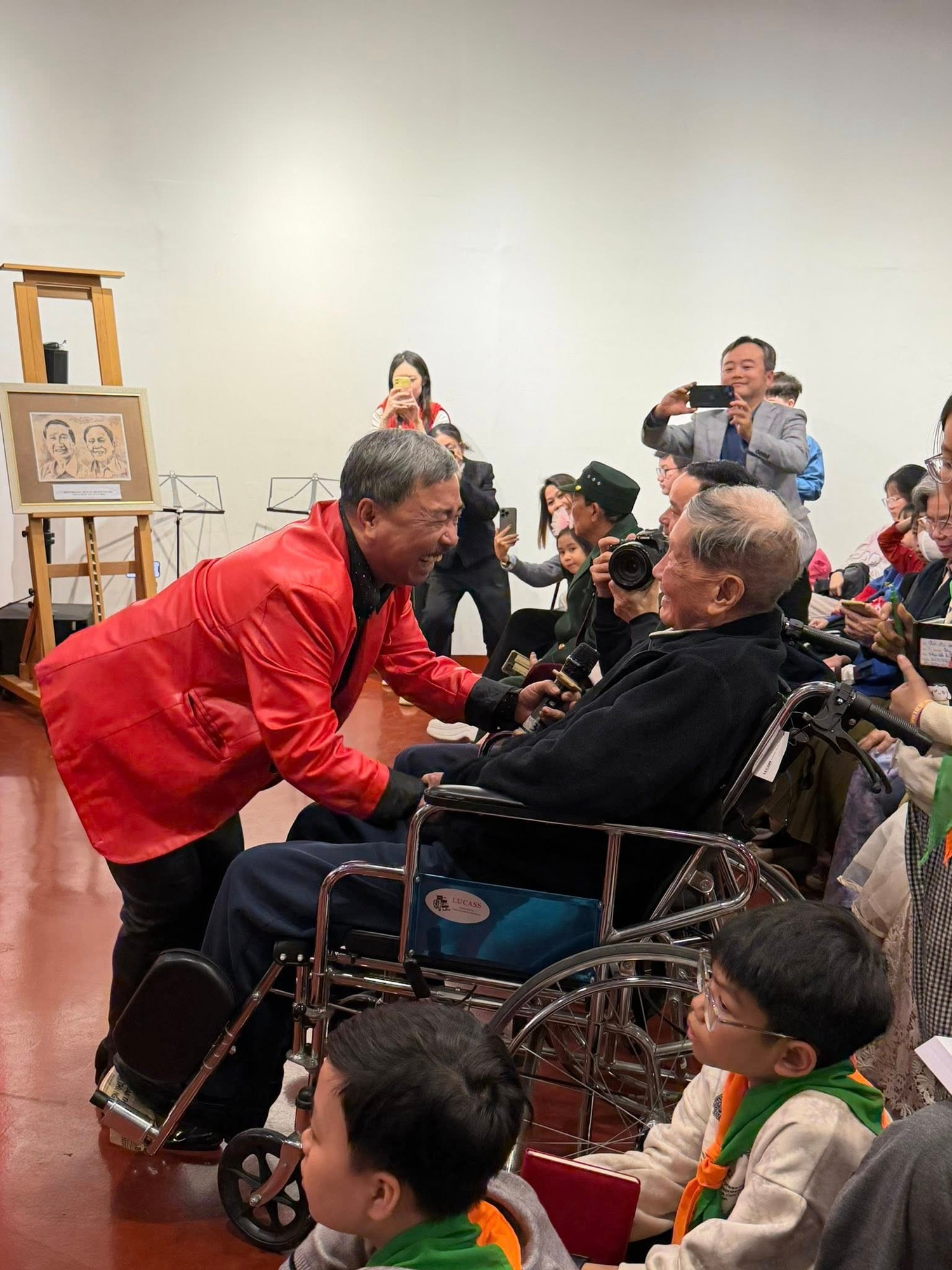 Nhạc sĩ ở nhà tập thể phố Vạn Bảo, Hà Nội: U100 vẫn nhận giải thưởng khủng và mối tình sâu nặng với vợ- Ảnh 3. Nhạc sĩ ở nhà tập thể phố Vạn Bảo, Hà Nội: U100 vẫn nhận giải thưởng khủng và mối tình sâu nặng với vợ- Ảnh 3.