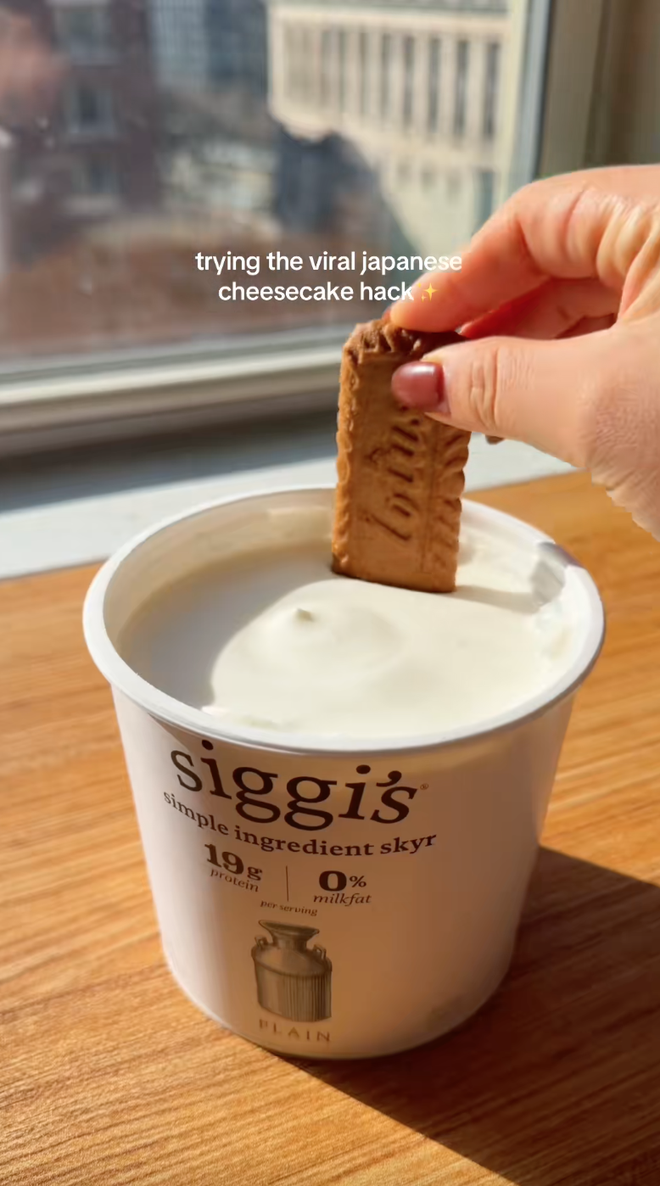 Rộ trào lưu nhét bánh quy vào sữa chua làm cheesecake, nhưng sao lại bị chê 