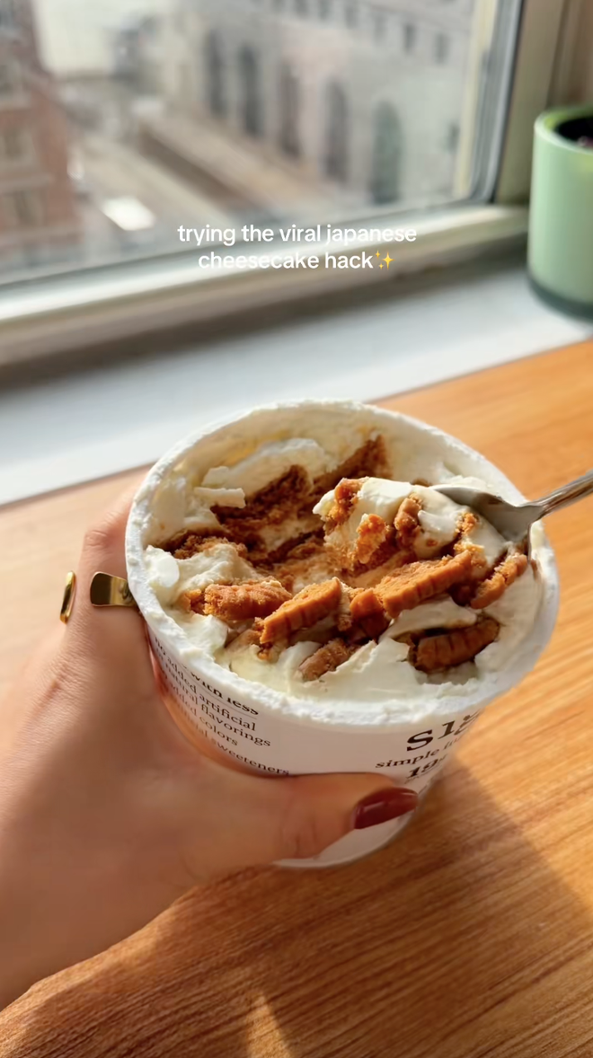 Rộ trào lưu nhét bánh quy vào sữa chua làm cheesecake, nhưng sao lại bị chê 