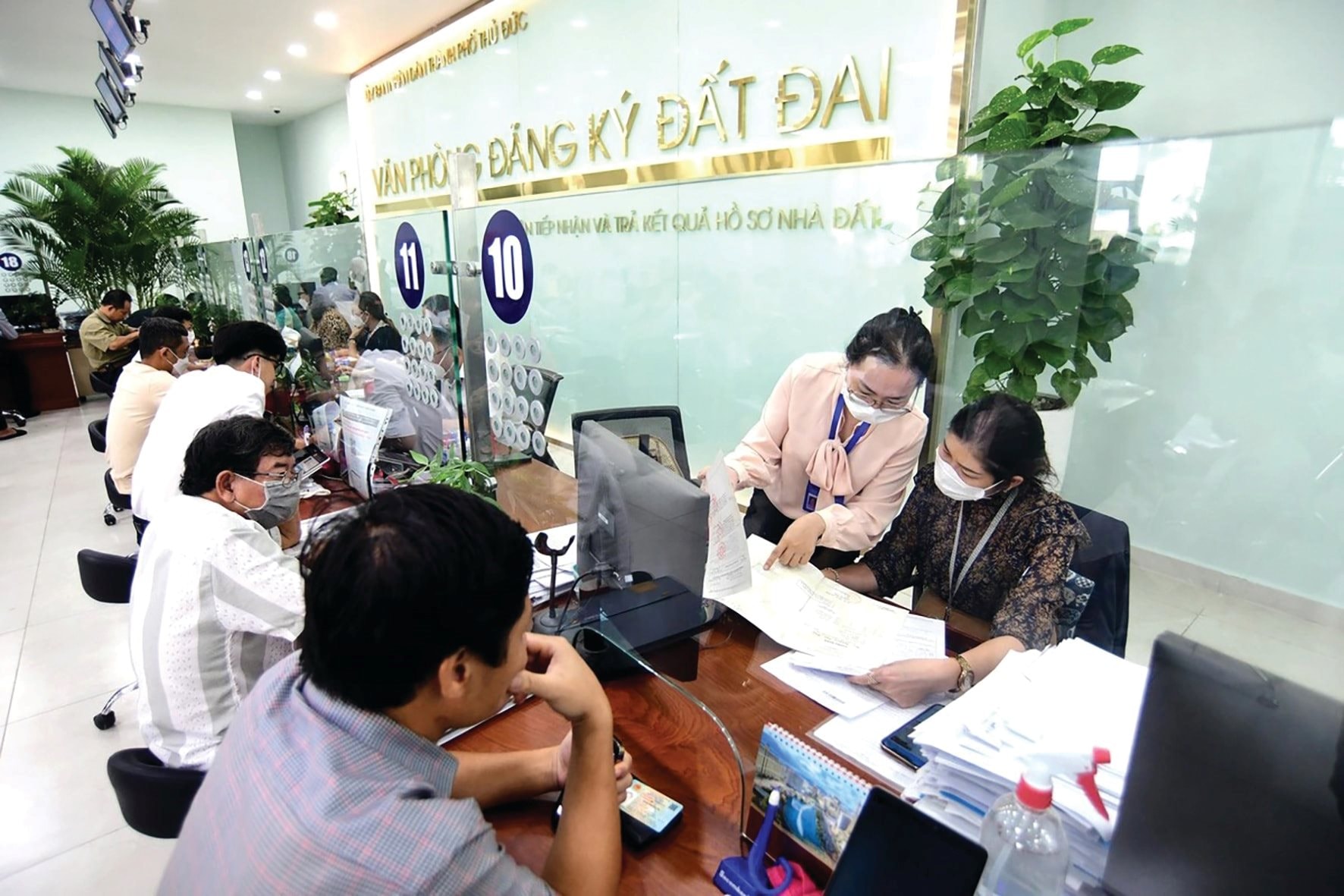 Người Việt Nam mất 30 năm thu nhập mới mua được nhà, liệu thuế mới có thay đổi điều này?- Ảnh 2.