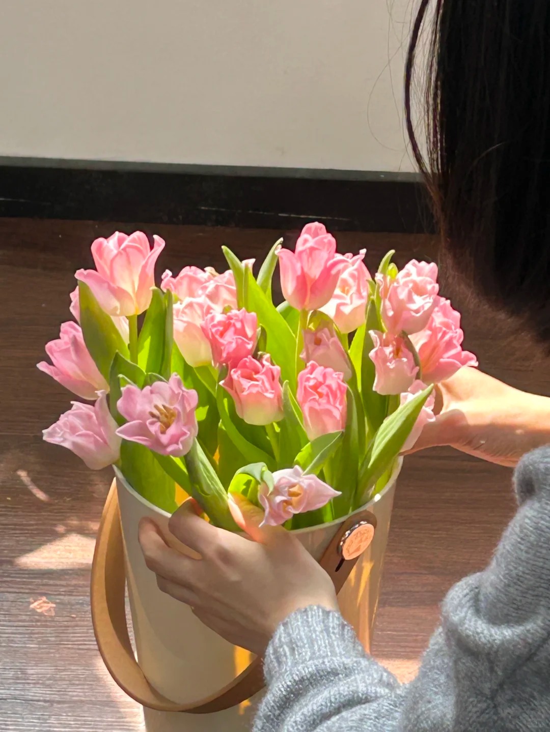 Đừng chỉ cắm lay ơn hay thược dược, Tết này thử ngay loài hoa "đổi màu" diệu kỳ: Ban đầu trắng muốt, càng ngắm càng ra tiền!- Ảnh 6.