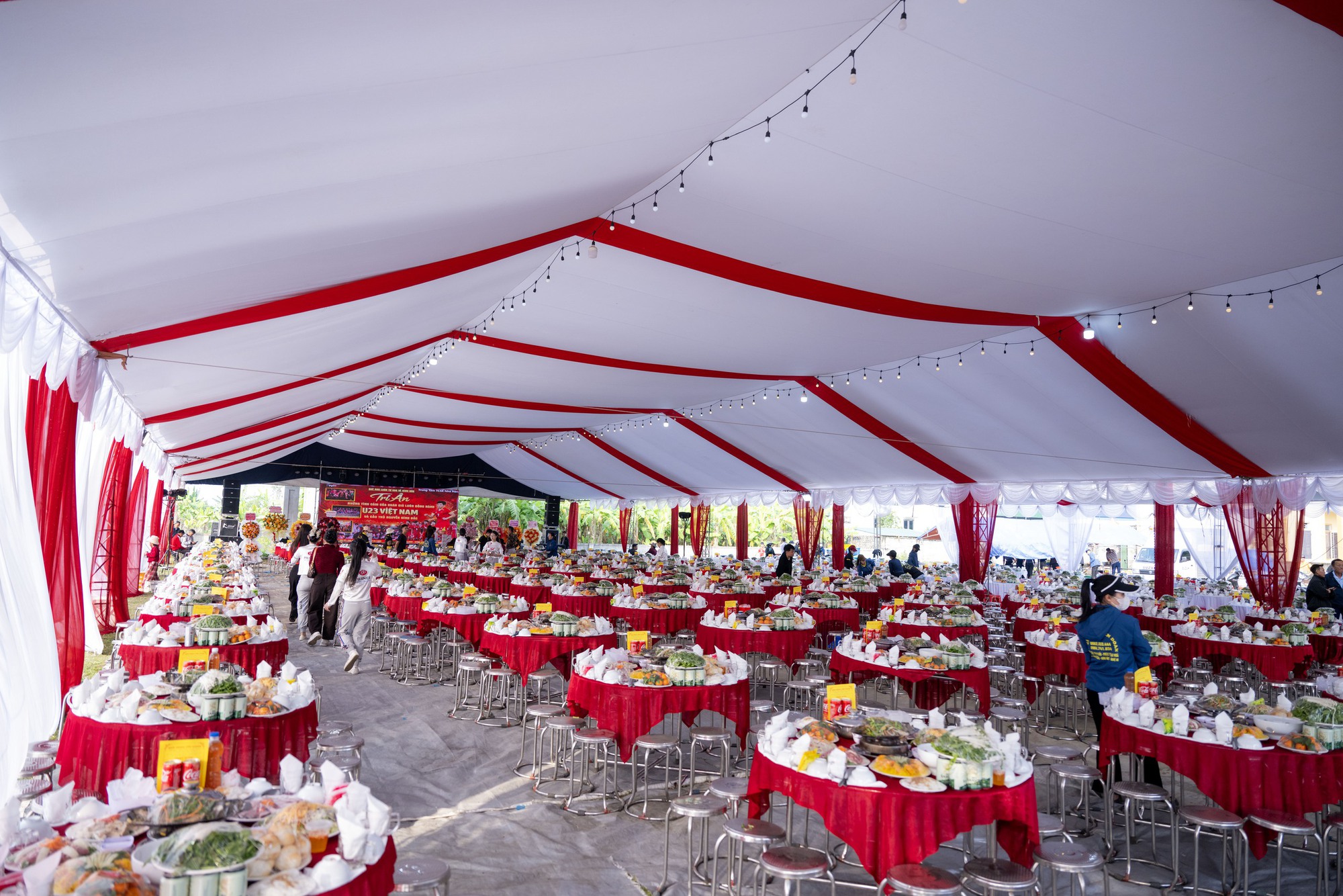 180 mâm cỗ nhà Đình Bắc hôm nay- Ảnh 4. 180 mâm cỗ nhà Đình Bắc hôm nay- Ảnh 4.