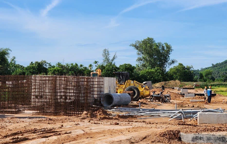 Nhiều dự án giao thông trọng điểm chậm tiến độ - Ảnh 1.