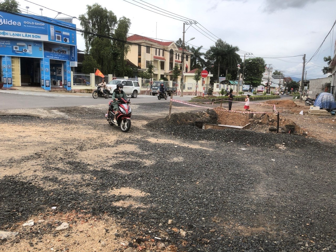 Nhiều dự án giao thông trọng điểm chậm tiến độ - Ảnh 3.