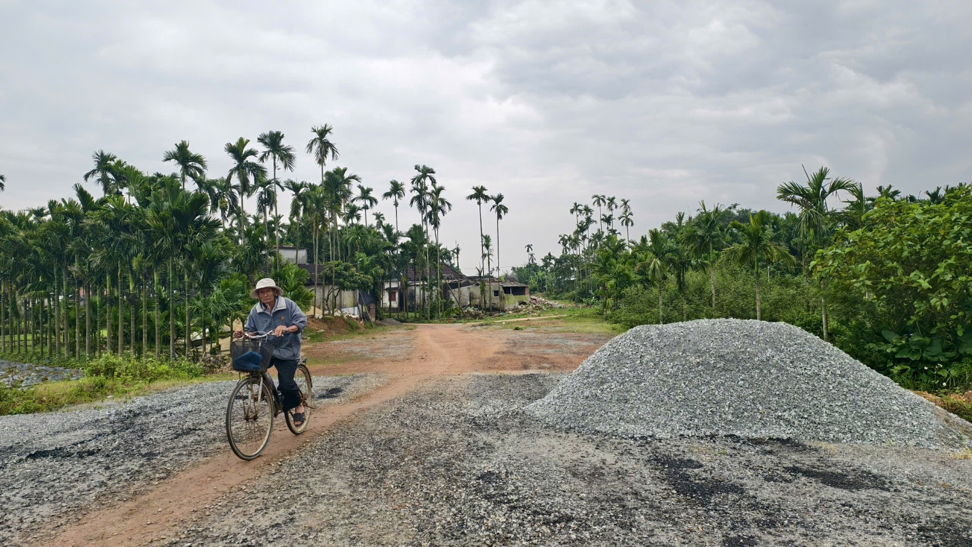 Nhiều dự án giao thông trọng điểm chậm tiến độ - Ảnh 2.