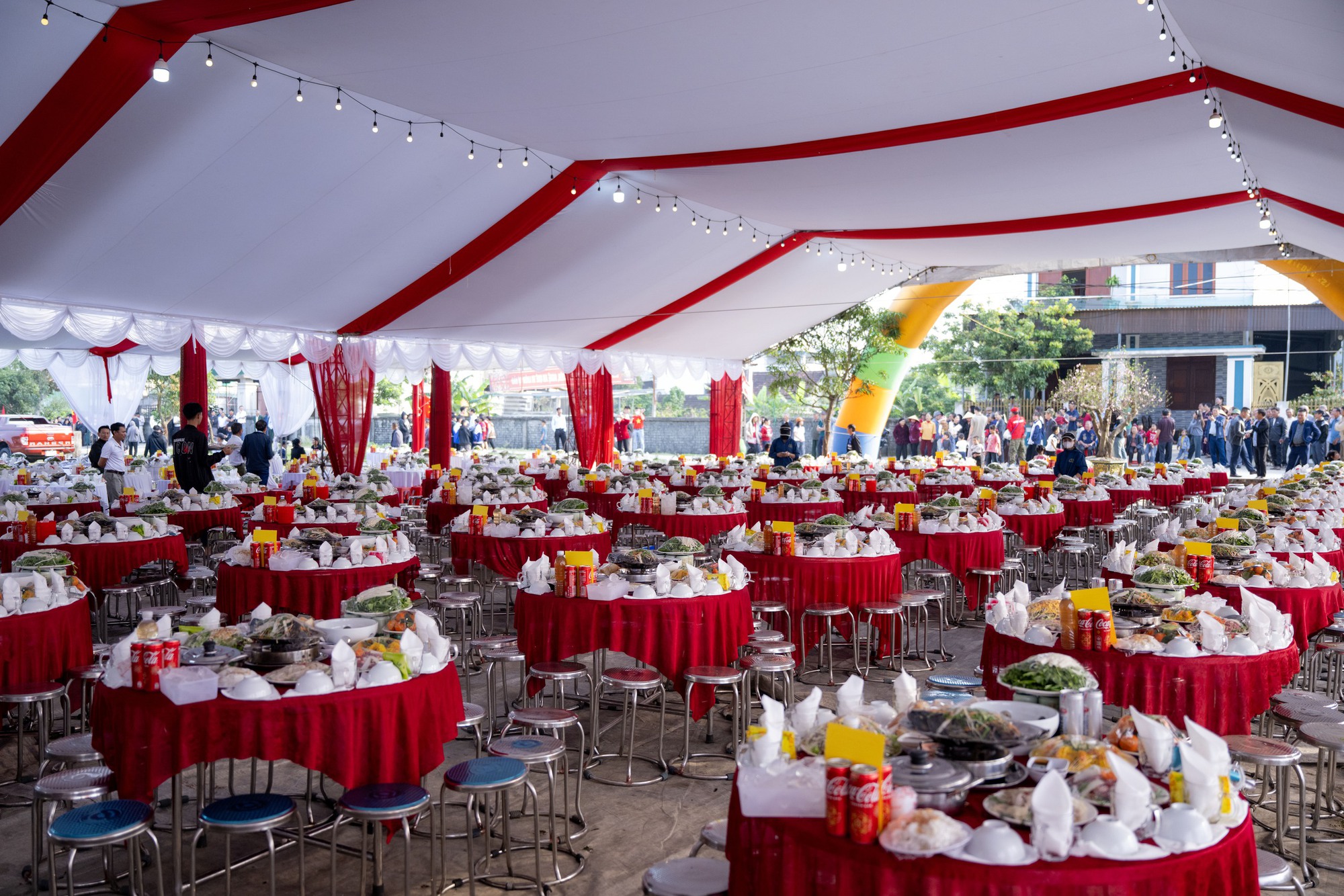 180 mâm cỗ nhà Đình Bắc hôm nay- Ảnh 6. 180 mâm cỗ nhà Đình Bắc hôm nay- Ảnh 6.