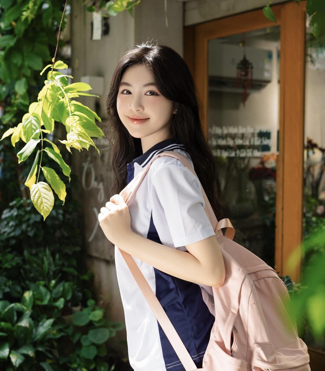 Lọ Lem liên tục làm 1 hành động trước cửa phòng mỗi tối, MC Quyền Linh phát hiện chỉ biết thốt lên 4 chữ- Ảnh 3. Lọ Lem liên tục làm 1 hành động trước cửa phòng mỗi tối, MC Quyền Linh phát hiện chỉ biết thốt lên 4 chữ- Ảnh 3.