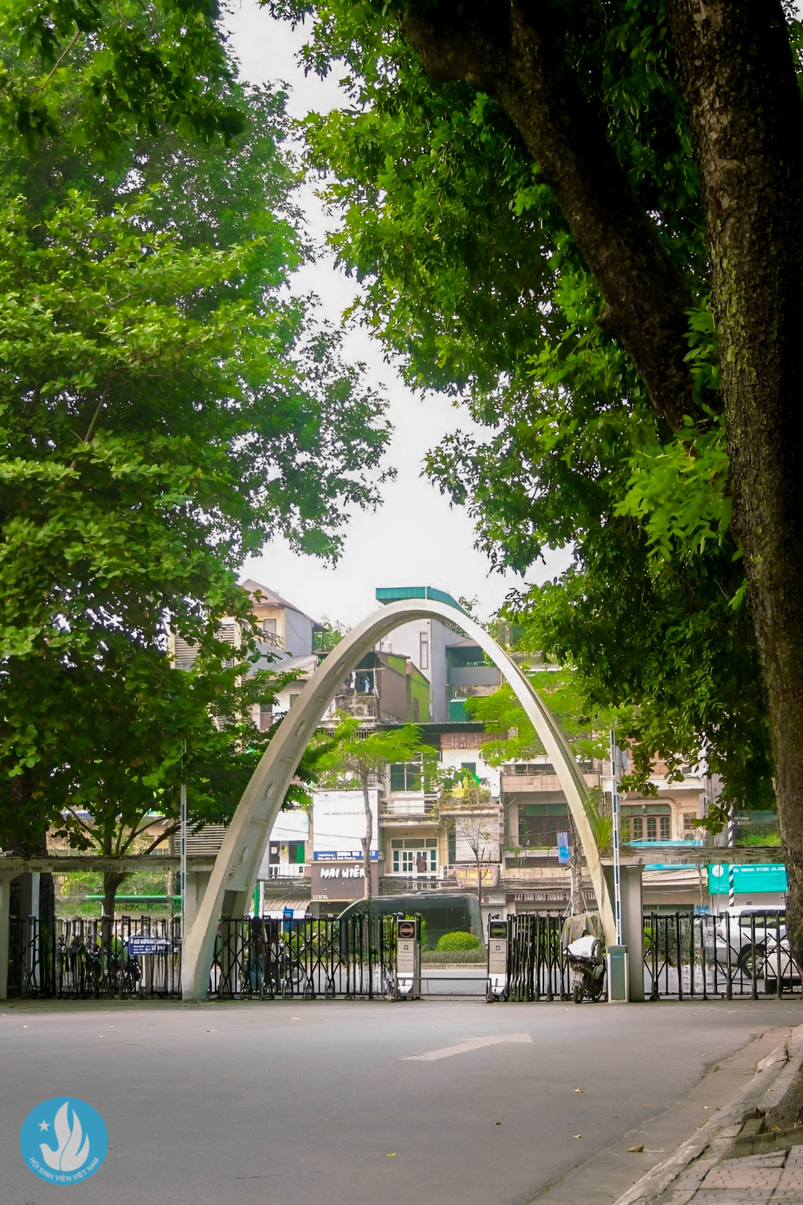 Ở Việt Nam, có một đại học "đi bộ 5 năm chưa hết ngóc ngách của trường", sinh viên được cộng điểm nếu... đi xe bus- Ảnh 2. Ở Việt Nam, có một đại học "đi bộ 5 năm chưa hết ngóc ngách của trường", sinh viên được cộng điểm nếu... đi xe bus- Ảnh 2.