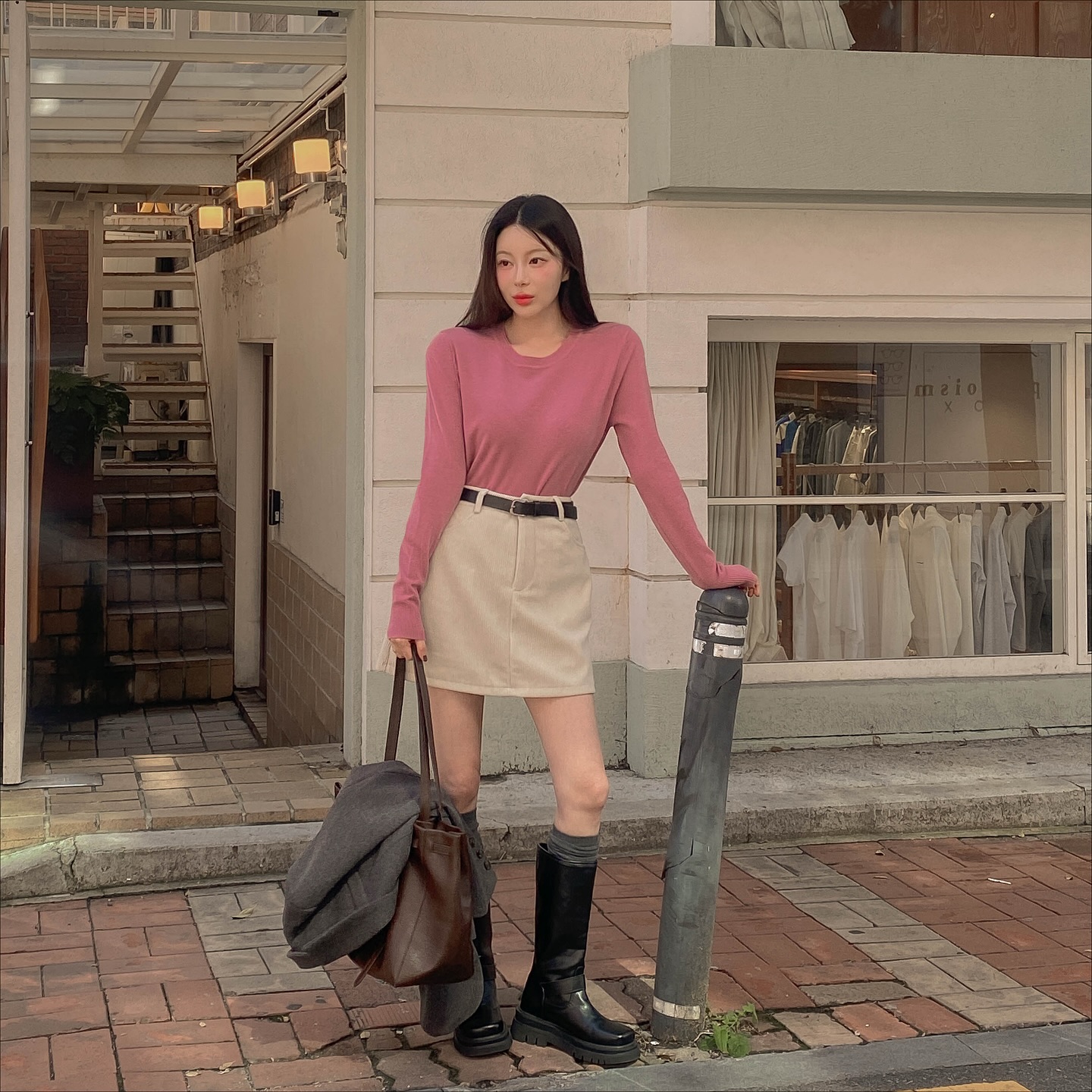 Trời ấm là phải mặc ngay áo thun dài tay với 5 công thức siêu trẻ- Ảnh 1. Trời ấm là phải mặc ngay áo thun dài tay với 5 công thức siêu trẻ- Ảnh 1.