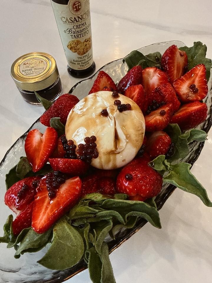 Giải mã món salad dâu "đắt buốt ruột" 770k khuấy đảo MXH và công thức đu trend ngon chuẩn vị từ "nàng thơ" Hà Cúc - Ảnh 9.