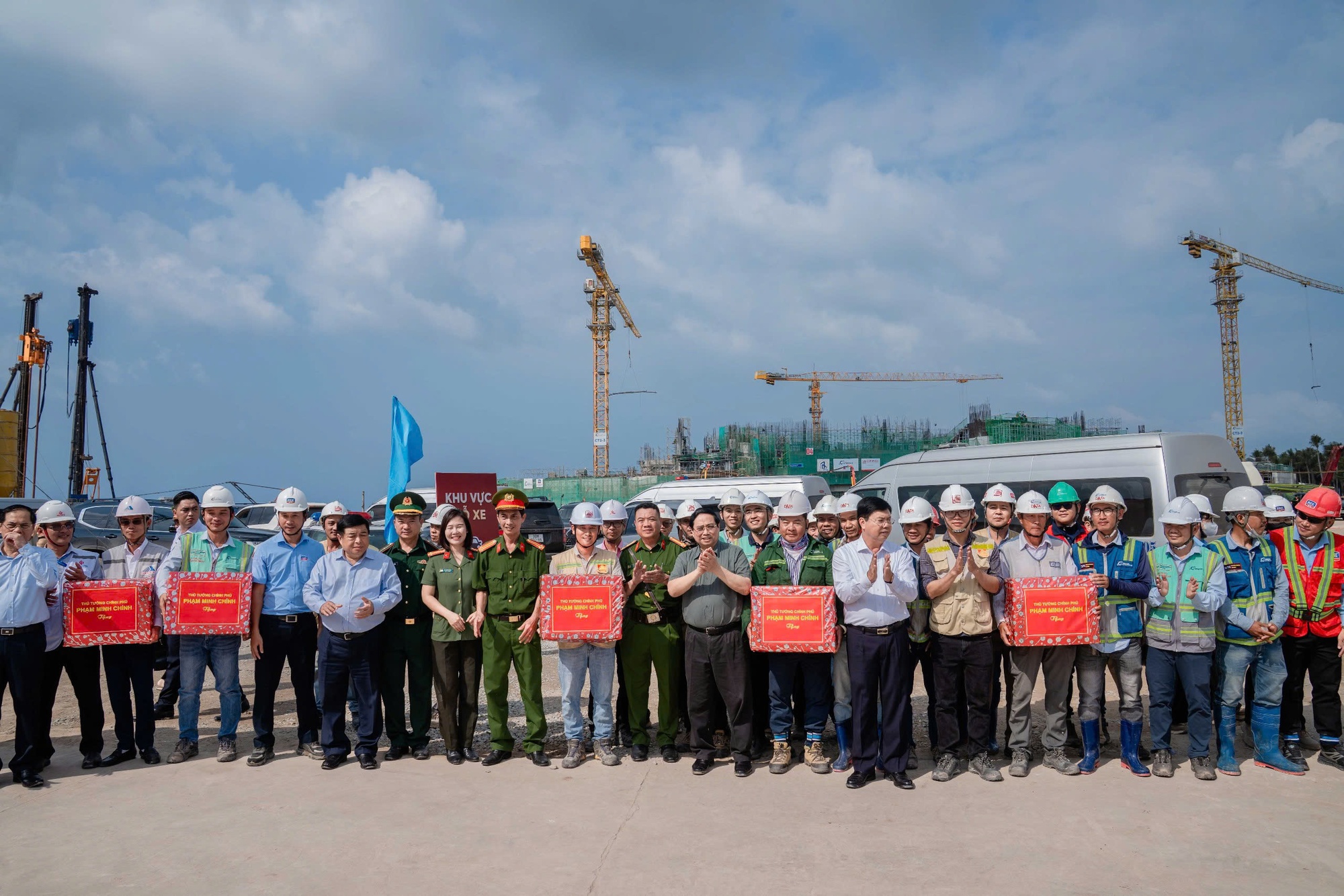Thủ tướng đề nghị phát huy tinh thần "chỉ bàn làm, không bàn lùi" tại các dự án phục vụ APEC- Ảnh 11.
