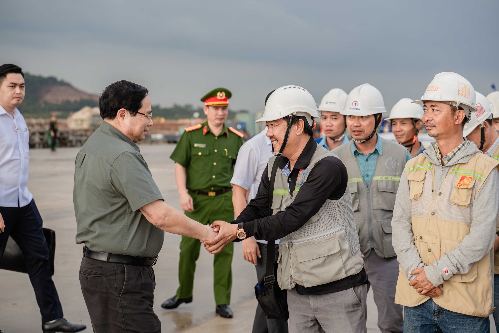 Thủ tướng đề nghị phát huy tinh thần "chỉ bàn làm, không bàn lùi" tại các dự án phục vụ APEC- Ảnh 3.